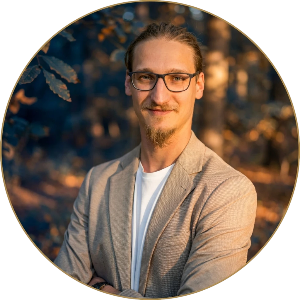 Tim Pfeifer in natürlicher Umgebung - Conscious Business und bewusste Tech-Entwicklung